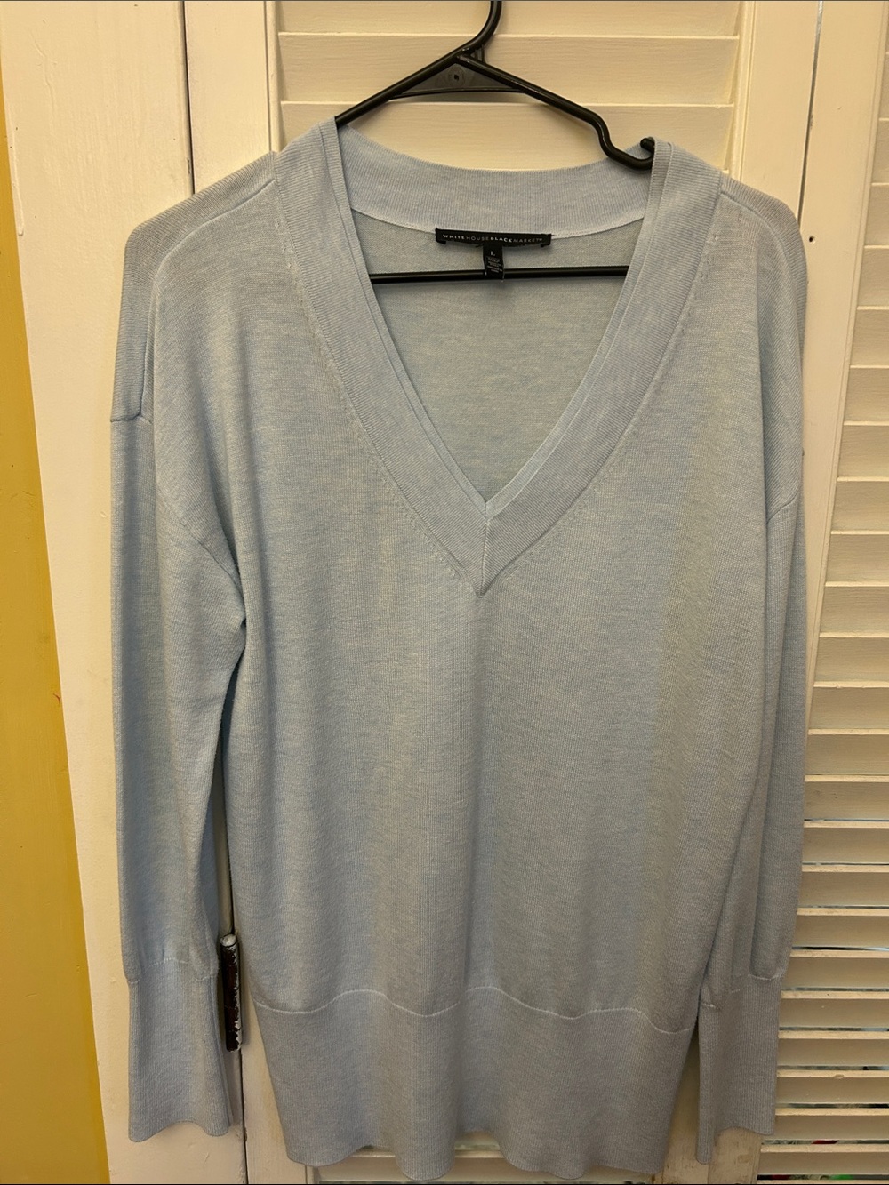 White House Black Market Men's Pale Blue V-Neck Pullover